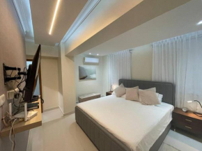 City View 2Br Downtown Stylish Sleeps 4 +WiFi+ Gym